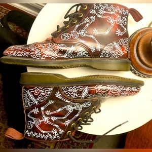 ONE OF A KIND CHICAGO ARTIST DESIGNED DOC MARTENS